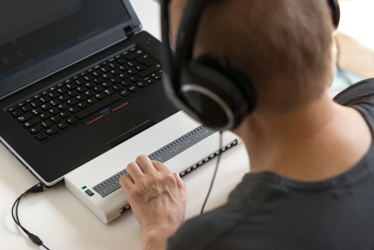 Establishing accessibility benchmarks for users with visual impairments